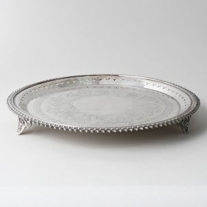 ӥơӥ󥰥ȥ쥤<br>SILVER-PLATED SERVING TRAY  ᡼<br>1940ǯ<img class='new_mark_img2' src='https://img.shop-pro.jp/img/new/icons13.gif' style='border:none;display:inline;margin:0px;padding:0px;width:auto;' />