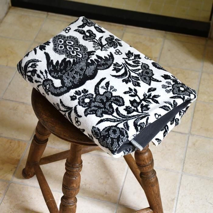 Burleigh × Bedeck ブラックリーガルピーコック柄 バスタオル