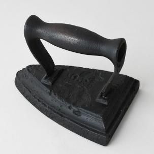 ӥơ եåȥ Flat Iron<br>ʪ19βѥ<br>1870ǯ<img class='new_mark_img2' src='https://img.shop-pro.jp/img/new/icons13.gif' style='border:none;display:inline;margin:0px;padding:0px;width:auto;' />