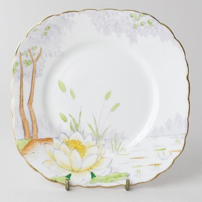 ビンテージトリオ WELLINGTON CHINA・J.H.C.&CO 大きなハスの花が咲く