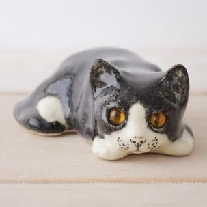 ウィンスタンレイキャット - 目が追いかけてくるネコの陶器｜イギリス