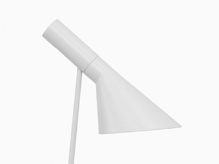 Arne Jacobsen (アルネ・ヤコブセン) テーブルライト ホワイト＿北欧照明,デザイナーズ家具通販【RMインテリアストア】
