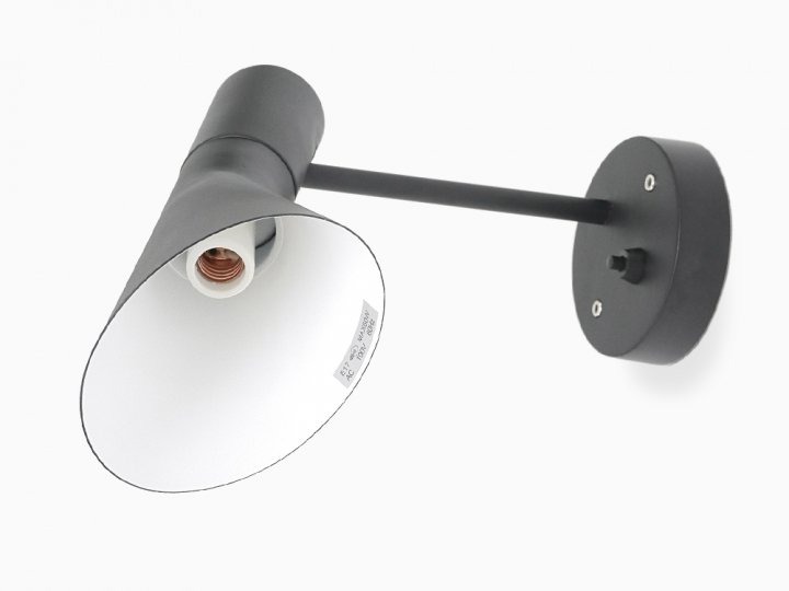 Arne Jacobsen (アルネ・ヤコブセン) AJ フロアライト ブラック リプロダクト品 東芝LED電球（昼白色） - 2