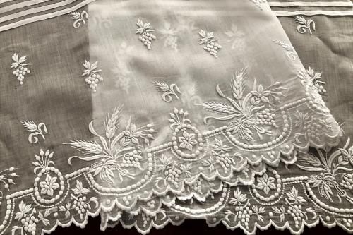 フランス製 司祭服の手刺繍レースパネル - アンティークファブリック