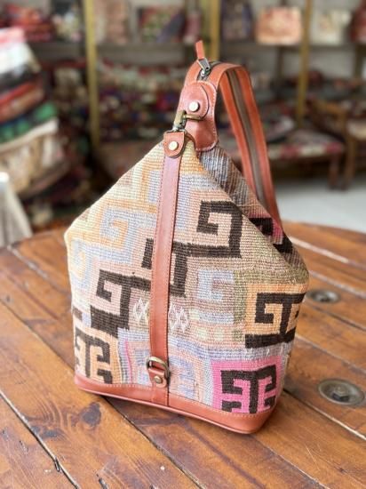 ナチュラルウール　オールドキリム キリムのバックパック - トルコ雑貨・トルコ土産専門店 NOVAROMA