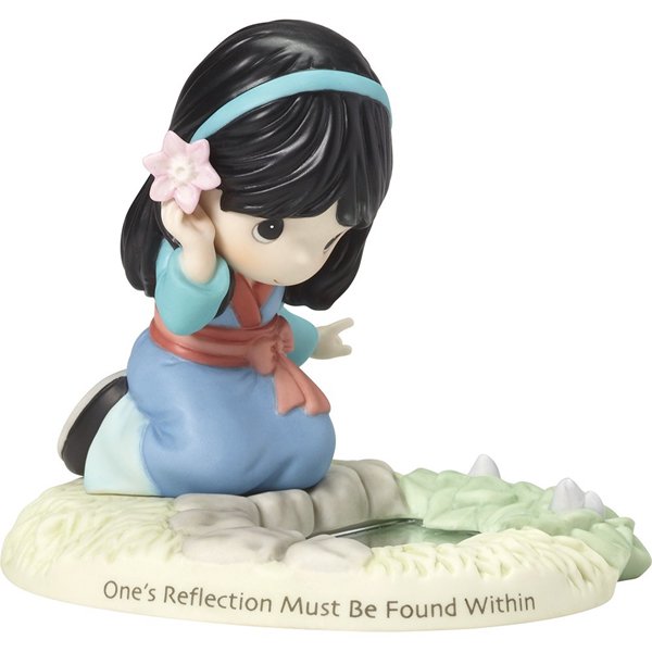 ディズニー プレシャスモーメンツ ムーラン フィギュア Mulan - One’s Reflection Must Be Found Within -  ディズニーフィギュア専門店　マジックキャッスル