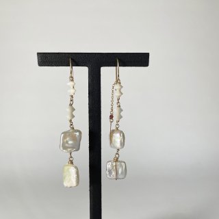 <img class='new_mark_img1' src='https://img.shop-pro.jp/img/new/icons20.gif' style='border:none;display:inline;margin:0px;padding:0px;width:auto;' />square shell earrings