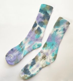 Tie-dye socks with pouch