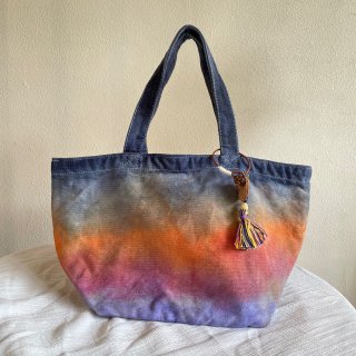 <img class='new_mark_img1' src='https://img.shop-pro.jp/img/new/icons8.gif' style='border:none;display:inline;margin:0px;padding:0px;width:auto;' />Tie-dye tote bag S size 