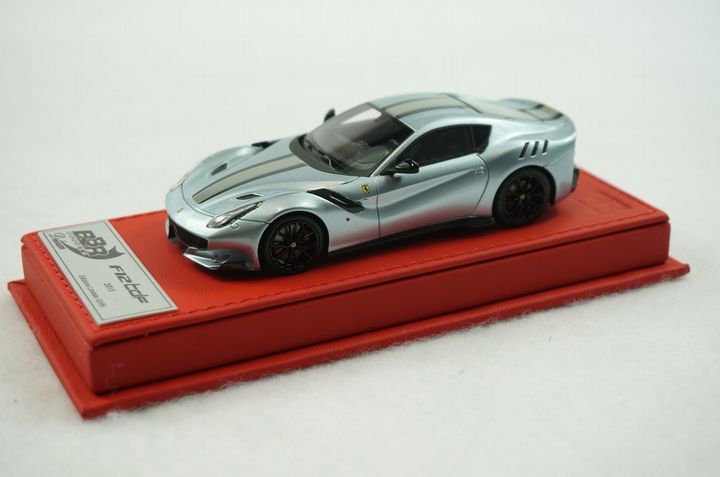 1/43 BBR FERRARI F12 TDF GRIGIO ALLOY/STRIPE RED DELUXE BASE 