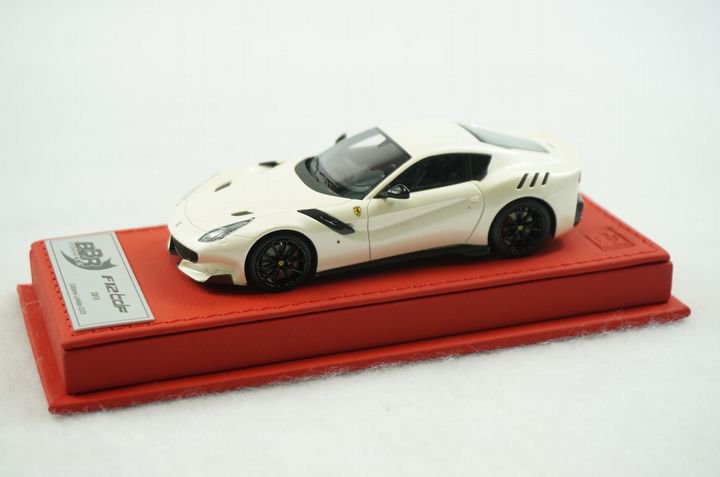 1/43 BBR FERRARI F12 TDF FUJI WHITE GLOSS RED DELUXE BASE - 【MR BBR MakeUp LOOKSMART  D&Gなどのミニカー専門店】 ヴェルデ