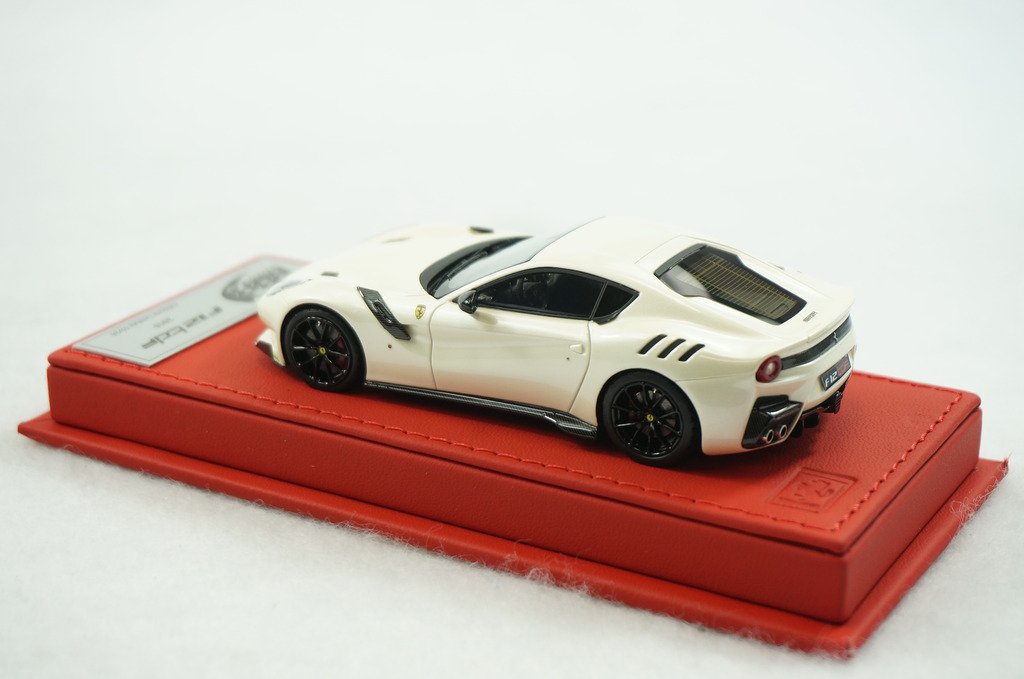 1/43 BBR FERRARI F12 TDF FUJI WHITE GLOSS RED DELUXE BASE - 【MR 