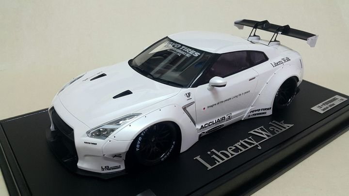 1/18 Make Up Nissan Skyline GT-R R35 Liberty Walk LB Performance Pearl  White - 【MR BBR MakeUp LOOKSMART D&Gなどのミニカー専門店】 ヴェルデ