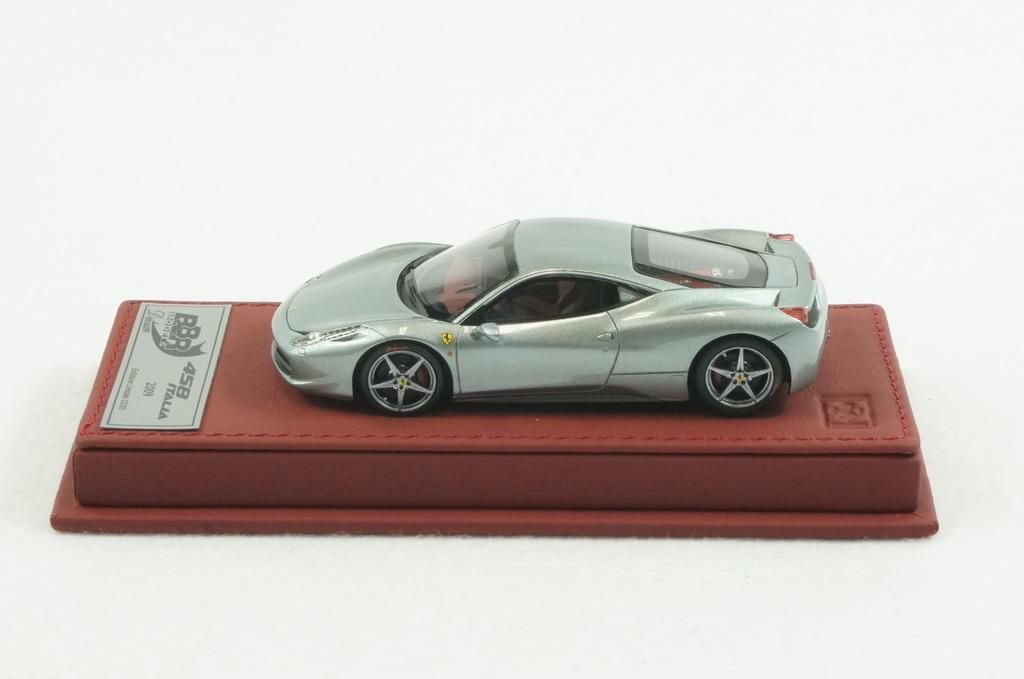 1/43 BBR Ferrari 458 Italia in titanium color set on plum deluxe leather  base - 【MR BBR MakeUp LOOKSMART D&Gなどのミニカー専門店】 ヴェルデ