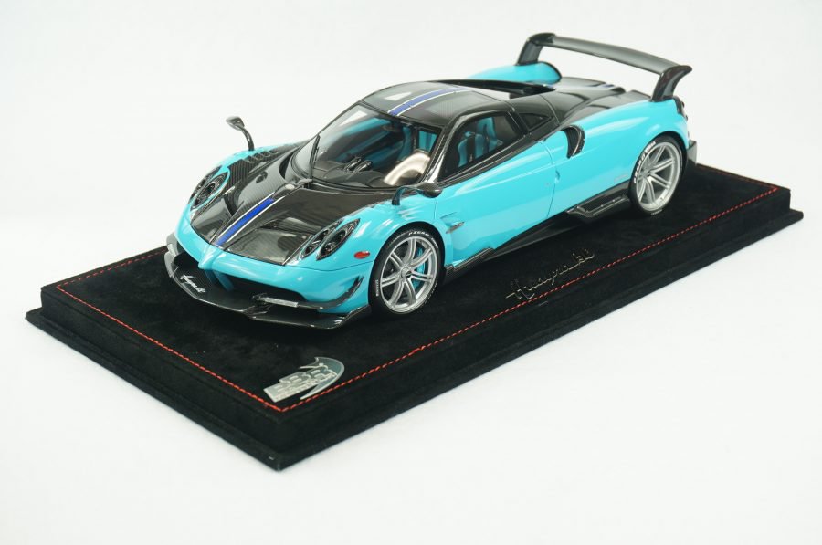 1/18 BBR Pagani huayra BC baby blue set on black alcantara base - 【MR BBR  MakeUp LOOKSMART D&Gなどのミニカー専門店】 ヴェルデ