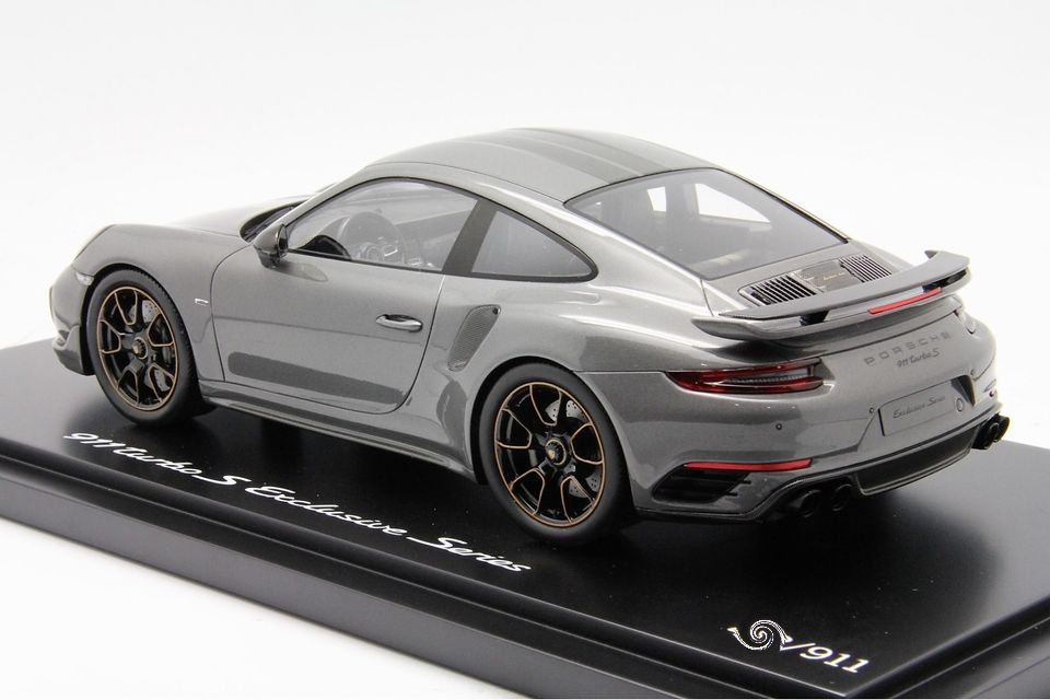 1/18 SPARK Porsche 911 Turbo S Exclusive Series Grey Metallic