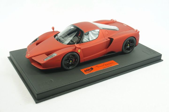 1/18 BBR Ferrari enzo Matt soft red set on black deluxe leather base - 【MR  BBR MakeUp LOOKSMART D&Gなどのミニカー専門店】 ヴェルデ