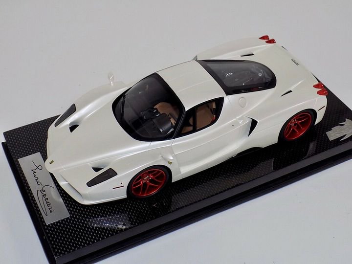 1/18 BBR Ferrari Enzo in Fuji White Custom Red Wheel - 【MR BBR MakeUp  LOOKSMART D&Gなどのミニカー専門店】 ヴェルデ