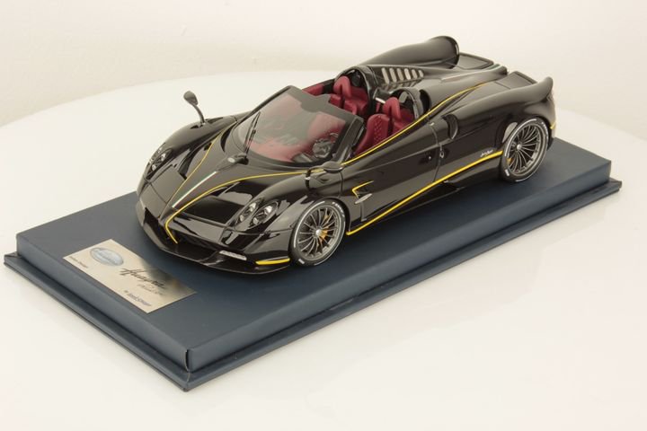 1/18 LOOKSMART Pagani Huayra Roadster Shiny Black Italian Livery! - 【MR BBR  MakeUp LOOKSMART D&Gなどのミニカー専門店】 ヴェルデ