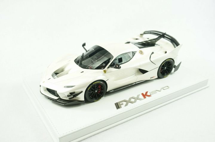 1/18 BBR FERRARI FXXK EVO FUJI WHITE GLOSS DELUXE WHITE LEATHER BASE - 【MR  BBR MakeUp LOOKSMART D&Gなどのミニカー専門店】 ヴェルデ