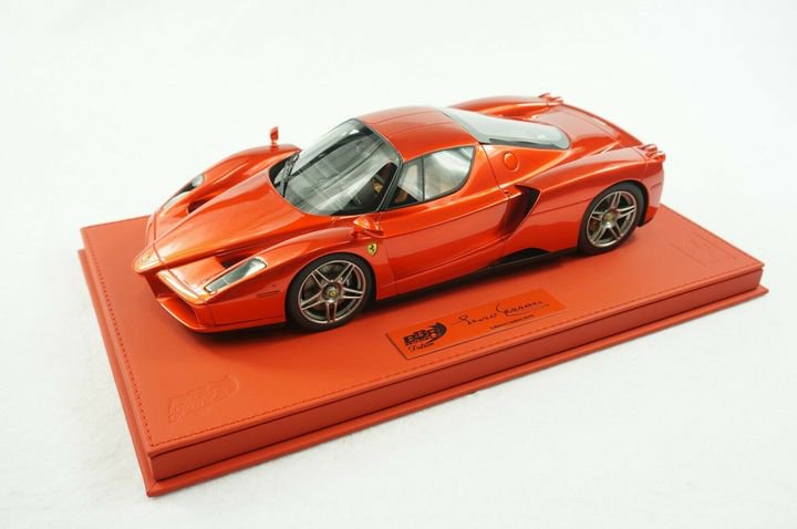 1/18 BBR Ferrari enzo f1 red metallic 2007 set on red deluxe leather base -  【MR BBR MakeUp LOOKSMART Du0026Gなどのミニカー専門店】 ヴェルデ