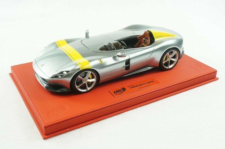 18 BBR Ferrari Monza SP1 grigio metallic set on red schedoni