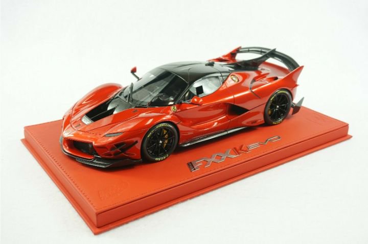 1/18 BBR FERRARI FXXK EVO RED ENZO METALLIC/BLACK DELUXE RED LEATHER BASE -  【MR BBR MakeUp LOOKSMART D&Gなどのミニカー専門店】 ヴェルデ