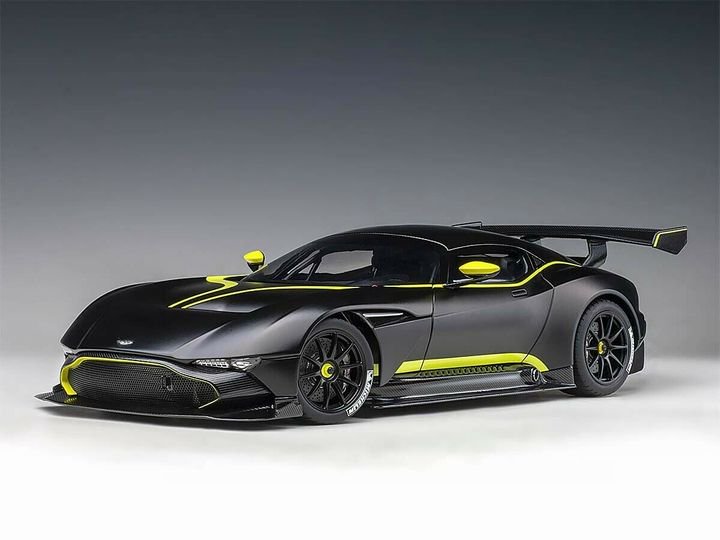 1/18 AUTOart Aston Martin Vulcan Matt Black-Green Stripes - 【MR BBR MakeUp  LOOKSMART D&Gなどのミニカー専門店】 ヴェルデ