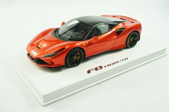 1/18 BBR FERRARI F8 TRIBUTO F1 RED METALLIC/CARBON DELUXE WHIT LEATHER BASE  - 【MR BBR MakeUp LOOKSMART D&Gなどのミニカー専門店】 ヴェルデ