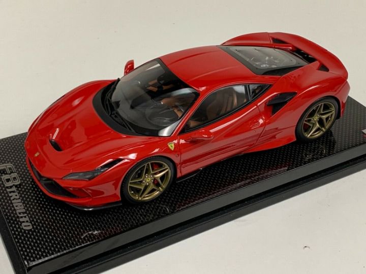 1/18 MR Ferrari F8 Tributo Coupe in Rosso Corsa Red on Carbon Base - 【MR  BBR MakeUp LOOKSMART D&Gなどのミニカー専門店】 ヴェルデ