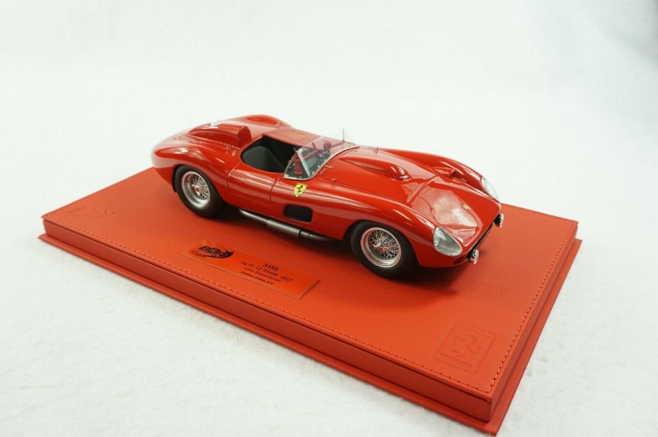 1/18 BBR Ferrari 315 S 24hrs lemans 1957 rosso corsa set on red deluxe  leather base - 【MR BBR MakeUp LOOKSMART D&Gなどのミニカー専門店】 ヴェルデ