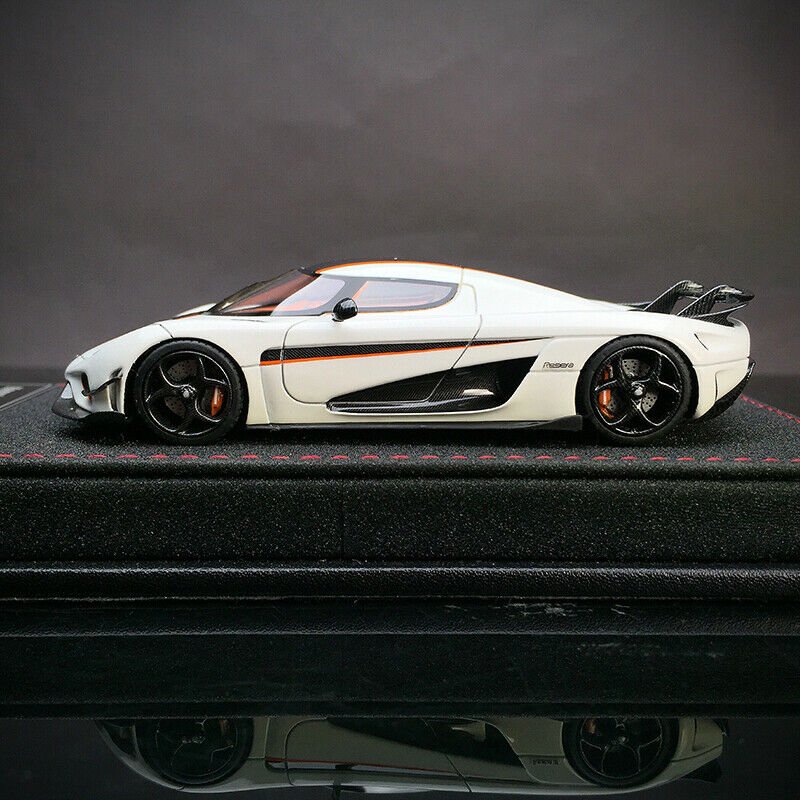 1/43 FrontiArt SophiArt Koenigsegg Regera White with Carbone