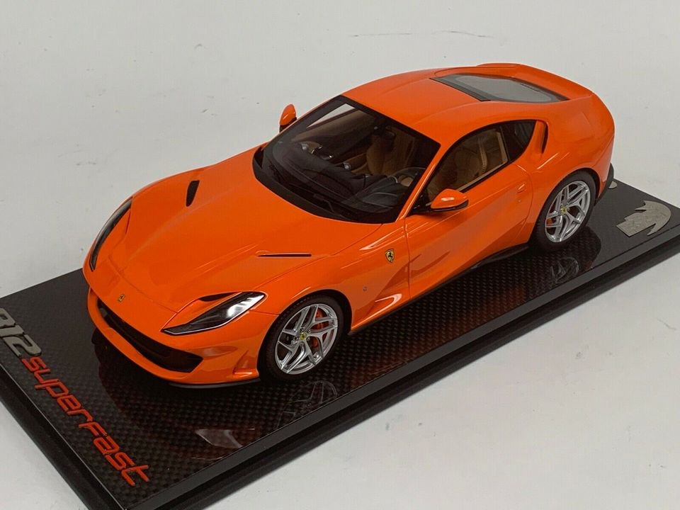 1/18 BBR Ferrari 812 Superfast in Gloss Orange 2017 Carbon Base - 【MR BBR  MakeUp LOOKSMART D&Gなどのミニカー専門店】 ヴェルデ