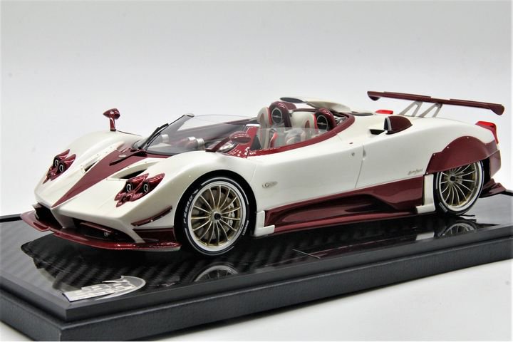 1/18 BBR Pagani Zonda Barchetta Carbon Red / White - 【MR BBR MakeUp  LOOKSMART D&Gなどのミニカー専門店】 ヴェルデ