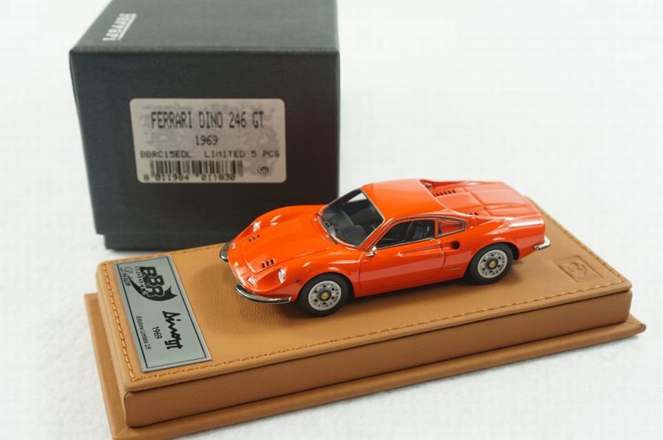 1/43 BBR Ferrari Dino 246 GT 1969 rosso dino set on brown deluxe leather  base - 【MR BBR MakeUp LOOKSMART D&Gなどのミニカー専門店】 ヴェルデ
