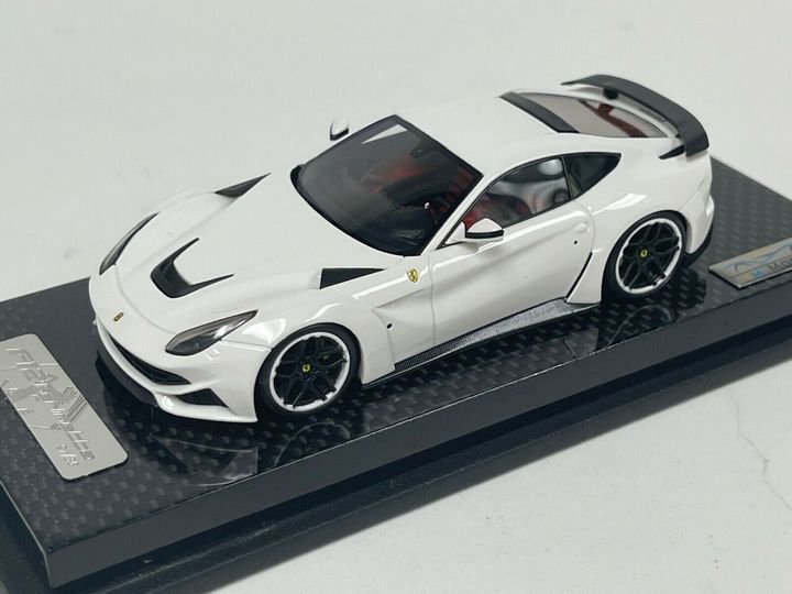 1/43 Ferrari F12 Berlinetta N-Largo Novitec Rosso Gloss White with a Blue /  Black Wheels. - 【MR BBR MakeUp LOOKSMART D&Gなどのミニカー専門店】 ヴェルデ