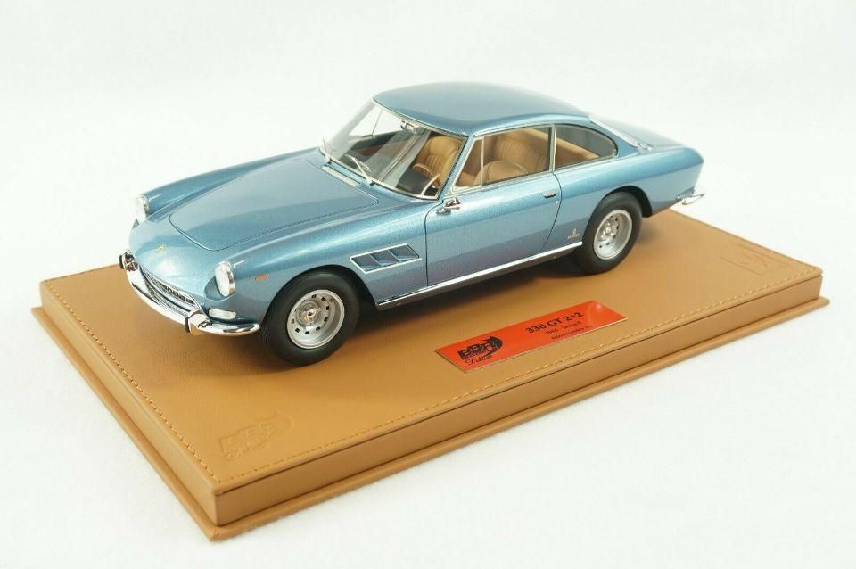 1/18 BBR Ferrari 330 GT 2+2 metallic blue set on brown deluxe