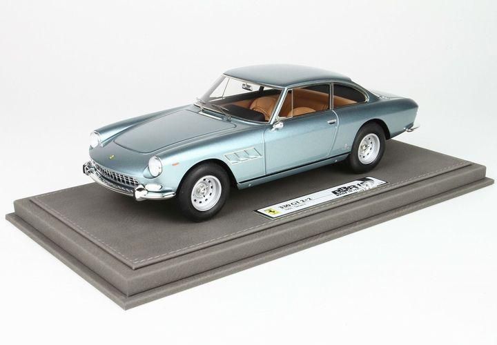 1/18 BBR フェラーリ 330 GT 2+2 1/18 BBR Ferrari 330 GT 2+2 Series 2 1965 Single light