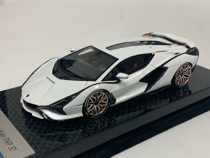 1/43 Looksmart Lamborghini Sian FKP 37 White Carbon Fiber base