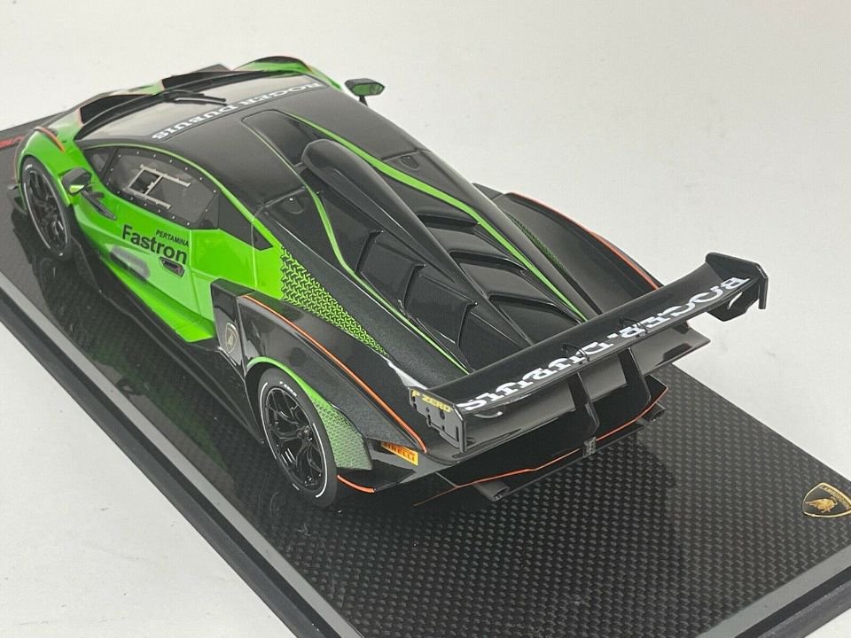 1/18 MR Lamborghini Essenza SCV12 Lunch version Green Carbon base