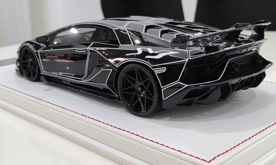 1/18 D&G LAMBORGHINI AVENTADOR SVJ TRON Black / White - 【MR BBR MakeUp  LOOKSMART D&Gなどのミニカー専門店】 ヴェルデ