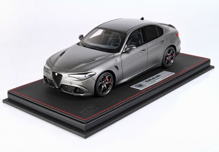 1/18 BBR Alfa Romeo Giulia Quadrifoglio Nring - 【MR BBR MakeUp LOOKSMART  D&Gなどのミニカー専門店】 ヴェルデ