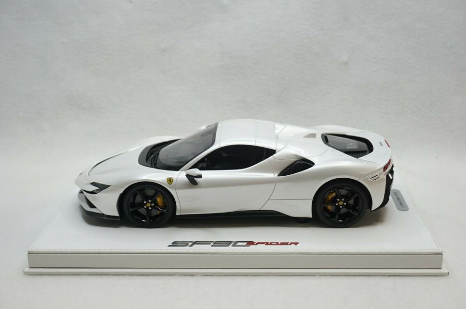 1/18 BBR Ferrari SF90 Spider with closed roof fuji white gloss set