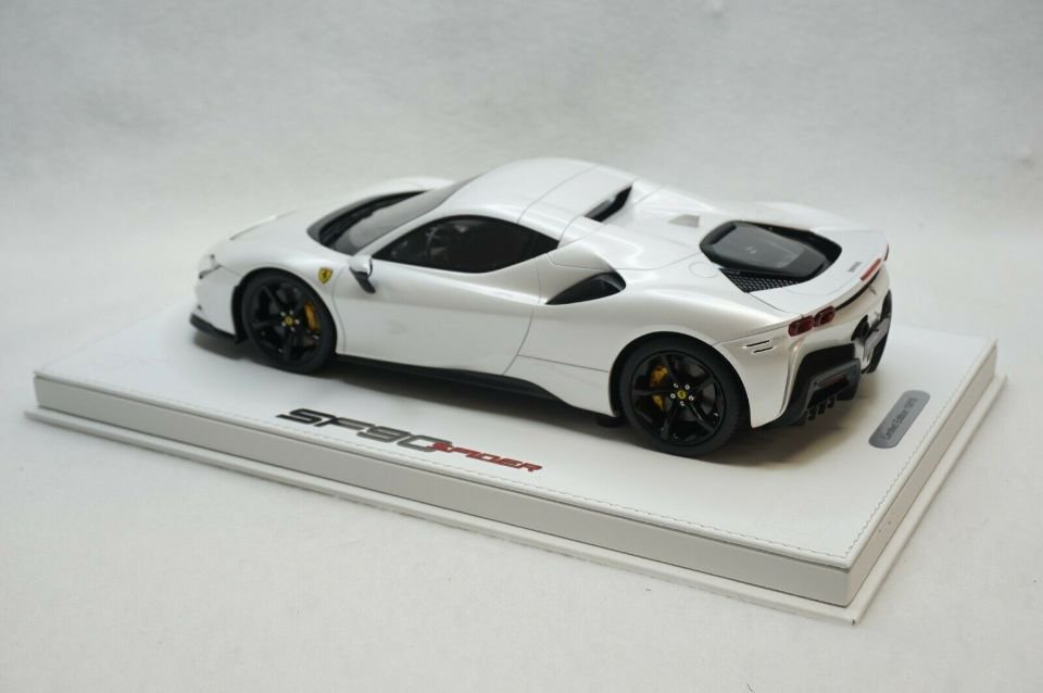 1/18 BBR Ferrari SF90 Spider with closed roof fuji white gloss set