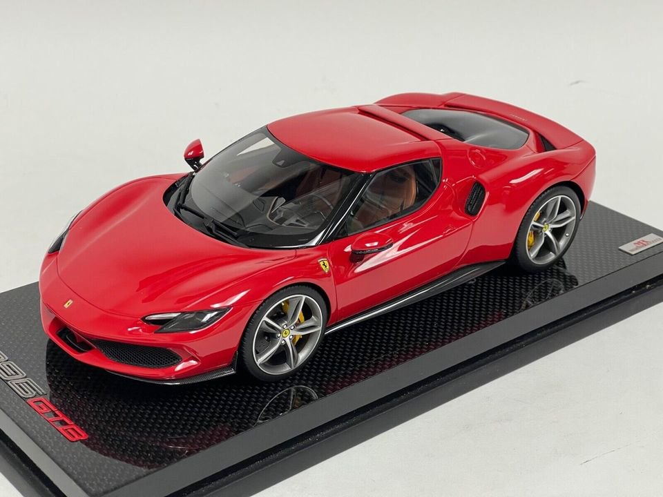 1/18 MR Ferrari 296 GTB in Rosso Corsa Red Carbon base - 【MR BBR MakeUp  LOOKSMART D&Gなどのミニカー専門店】 ヴェルデ