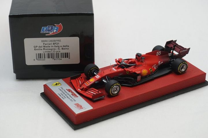 1/43 BBR Ferrari SF21 GP Italy 2021 driver C.Sainz set on red premium  leather base - 【MR BBR MakeUp LOOKSMART D&Gなどのミニカー専門店】 ヴェルデ