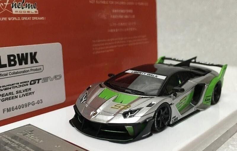 1/64 FUELME LBWK 700 GT EVO Pearl Sliver/Fluorescent Green