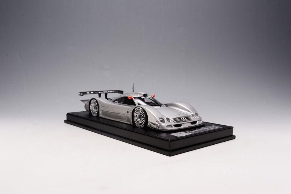 1/18 Ivy Models Mercedes Benz CLR from 1999 in Silver