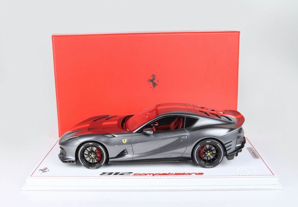 1/18 BBR Ferrari 812 Competizione 2021 Silverstone Grey with red stripe -  【MR BBR MakeUp LOOKSMART Du0026Gなどのミニカー専門店】 ヴェルデ