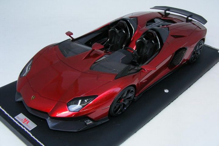 1/18 MR Collection Model of the Lamborghini Aventador J in